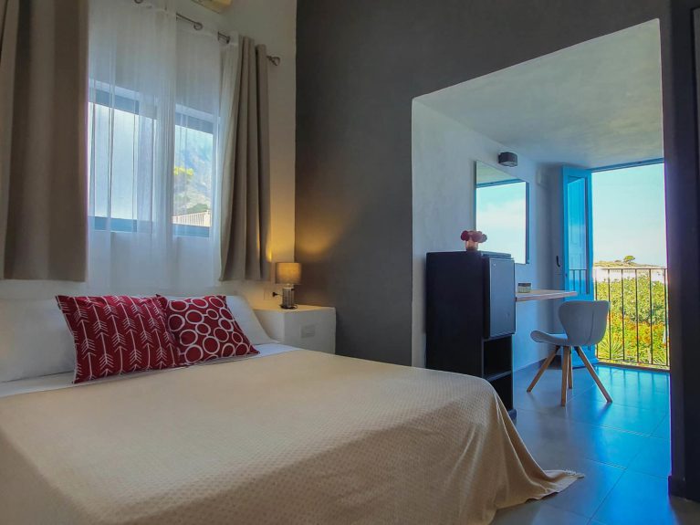 Camera Matrimoniale Deluxe con vista mare laterale